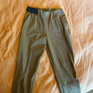 BNWOT Aday Turn it Around Pants - dark green